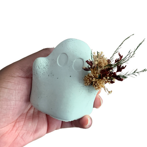 Concrete Ghost with Dried Floral Bouquet - Neutral Seasonal Decor